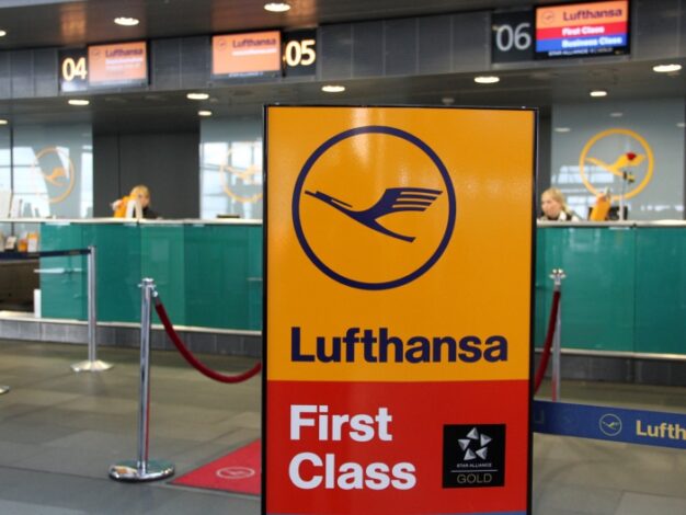 Lufthansa-Check-in-Schalter am Flughafen, über dts Nachrichtenagentur