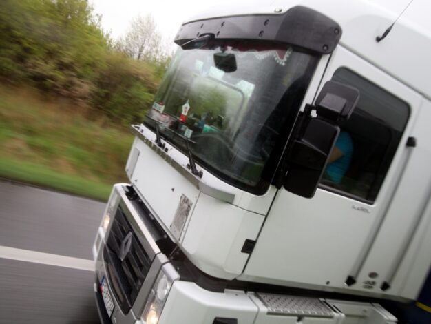 Lkw-Maut auf Bundesstraßen: Bund erteilt Auftrag zur technischen Aufrüstung