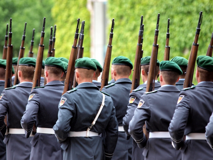 Oppermann lehnt Aufstockung der Bundeswehr ab