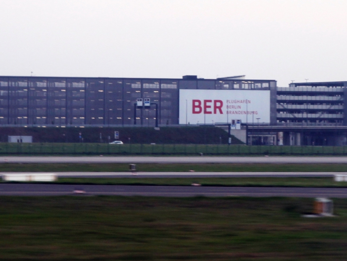 Flughafen BER muss um Baugenehmigung zittern
