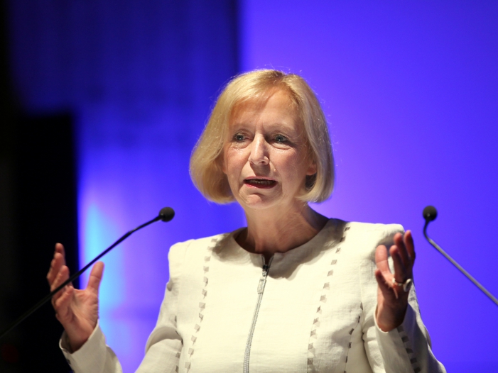 Bildungsministerin rät Ländern zum Durchhalten bei G8