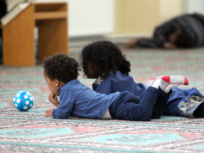 Kinder von Moslems in einer Moschee, über dts Nachrichtenagentur