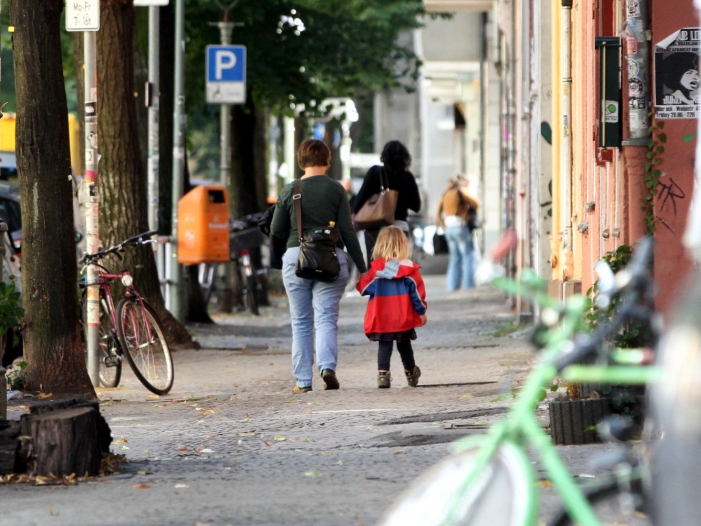 Alleinerziehende mit Mindestlohn brauchen oft ergänzende Sozialleistungen