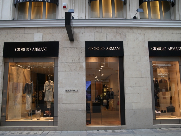 Giorgio Armani klagt über "generellen Wechsel im Einkaufsverhalten"