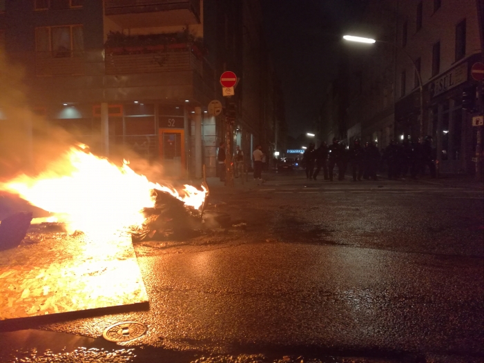 Innenminister fordert nach G20 mehr Fußfesseln und Meldeauflagen