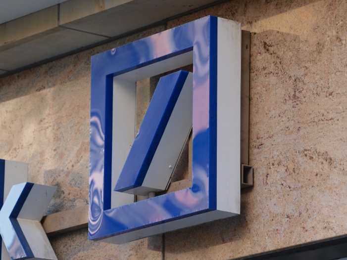 Deutsche Bank erhöht Gebühren für Geschäftskunden