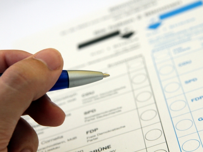 Jeder Zweite vor Bundestagswahl unentschieden