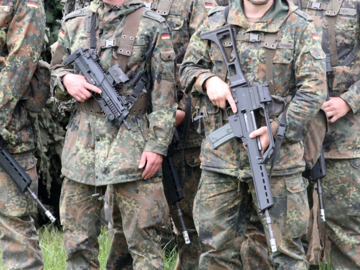 Linke spricht von "geschäftsführender Kriegsführung" Linke spricht von "geschäftsführender Kriegsführung"