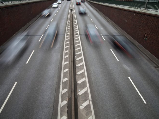 Studie: Verkehrssektor muss CO2-Reduktionstempo enorm steigern