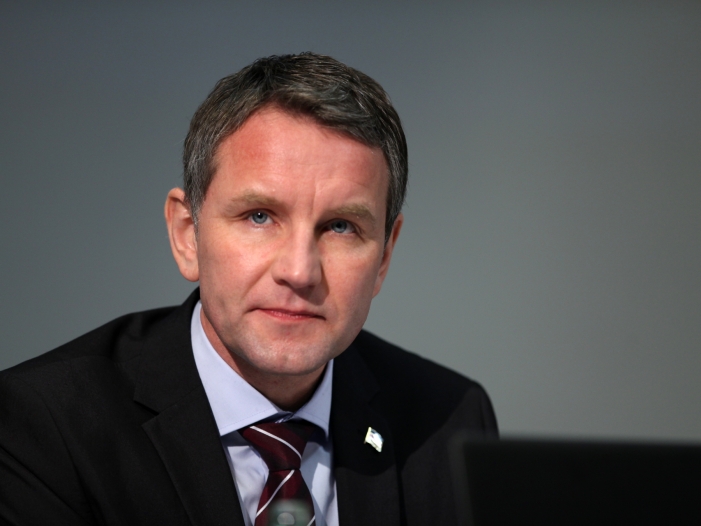 Aktionskünstler testen angeblich DNA von AfD-Politiker Höcke