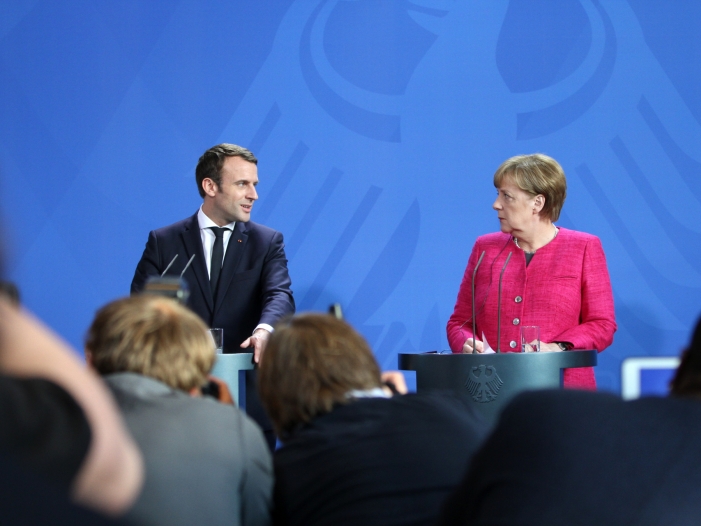 Merkel und Macron wollen neuen Élysée-Vertrag schließen Merkel und Macron wollen neuen Élysée-Vertrag schließen