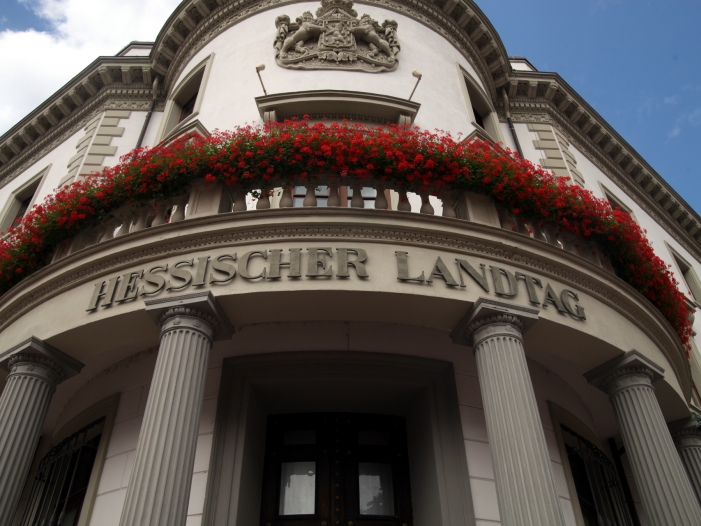 Hessen: Schwarz-Grün knapp vor neuer Mehrheit Hessen: Schwarz-Grün knapp vor neuer Mehrheit