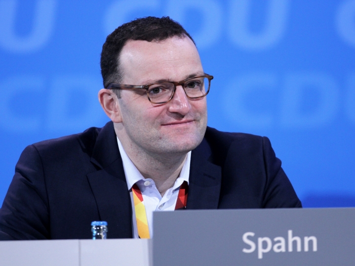 SPD-Politiker Lauterbach lobt Spahn SPD-Politiker Lauterbach lobt Spahn