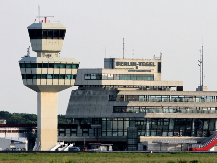 Verkehrsminister will Flughafen Tegel offenhalten