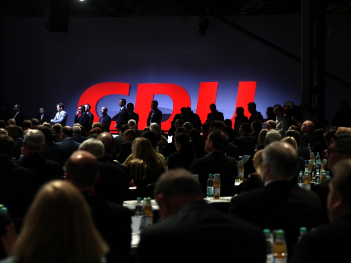 INSA: Union fällt unter 30 Prozent