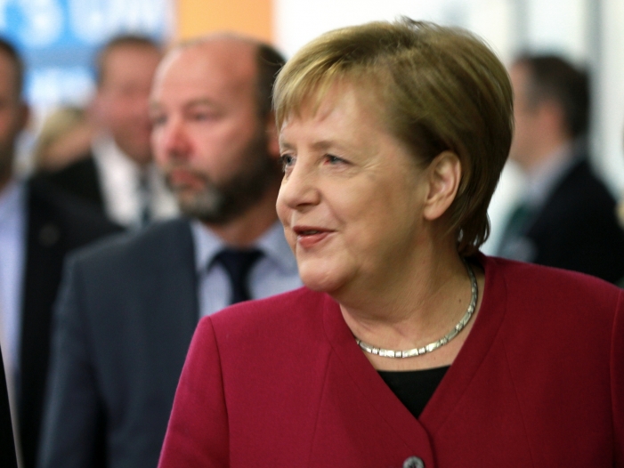 Kramp-Karrenbauer: Merkel nicht an CDU-Ehrenvorsitz interessiert Kramp-Karrenbauer: Merkel nicht an CDU-Ehrenvorsitz interessiert