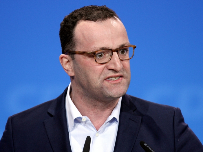 Spahn kritisiert Merz und AKK