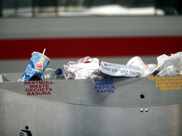 Umweltministerin stellt Fünf-Punkte-Plan gegen Plastikmüll vor Umweltministerin stellt Fünf-Punkte-Plan gegen Plastikmüll vor