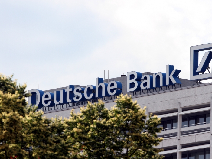 Deutsche Bank-Chef stellt sich vor Mitarbeiter