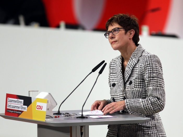 Lindner "neugierig" auf Kramp-Karrenbauer