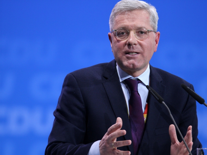 Röttgen ruft Bundesregierung zur Unterstützung Guaidós auf
