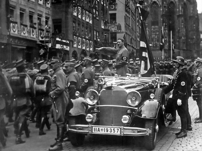 Jeder Sechste fühlt sich bei Nationalhymne an Nazis erinnert
