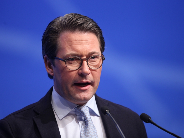 Scheuer unterstützt BMW bei vernetztem Fahren Scheuer unterstützt BMW bei vernetztem Fahren