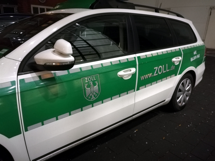 Zoll nimmt chinesischen Händler fest Zoll nimmt chinesischen Händler fest