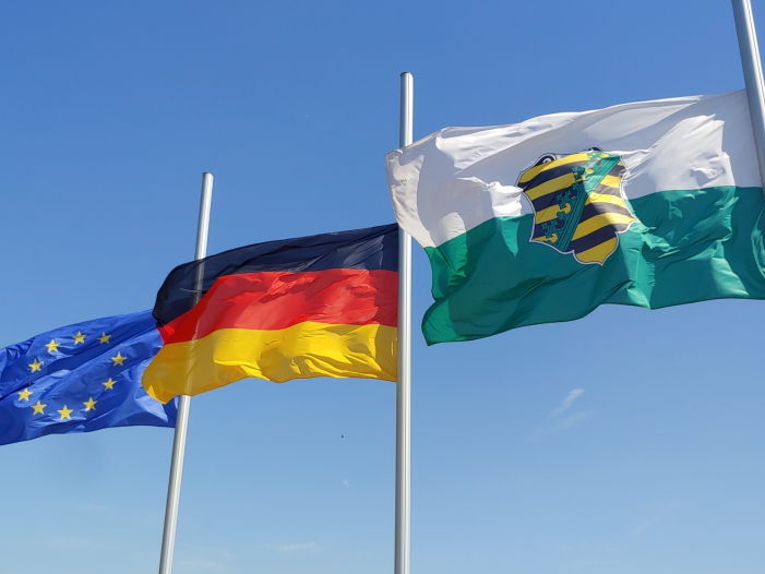 Kraftklub-Sänger befürchtet Schwarz-Blau in Sachsen