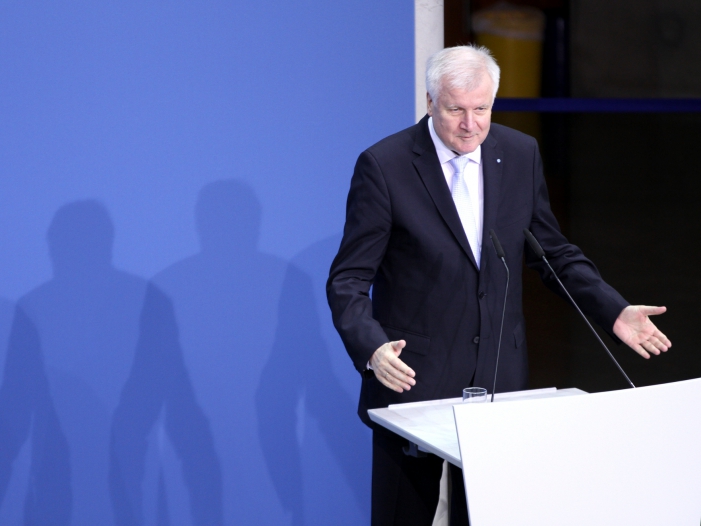 Nach Attacke in Frankfurt: Seehofer will neue Sicherheitsdebatte