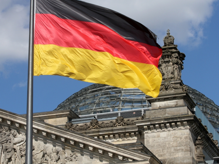 Rufe nach Entscheidung zu komplettem Regierungsumzug nach Berlin