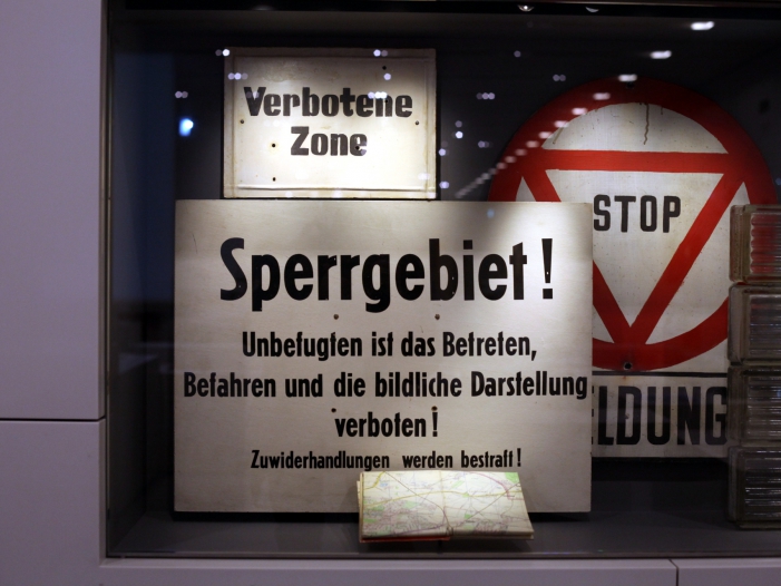 Schäuble nennt Übernahme der DDR durch Bundesrepublik "Unsinn" Schäuble nennt Übernahme der DDR durch Bundesrepublik "Unsinn"