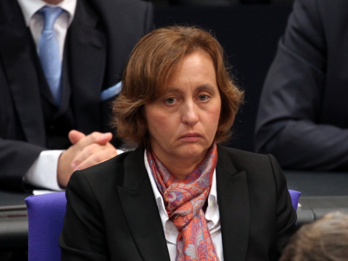 Von Storch rechtfertigt sich für provozierende Geste im Bundestag Von Storch rechtfertigt sich für provozierende Geste im Bundestag