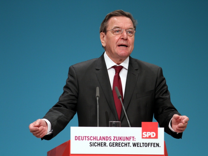 Schröders Tipp: SPD soll mit Fünferteam in Wahlkampf 2021 ziehen Schröders Tipp: SPD soll mit Fünferteam in Wahlkampf 2021 ziehen