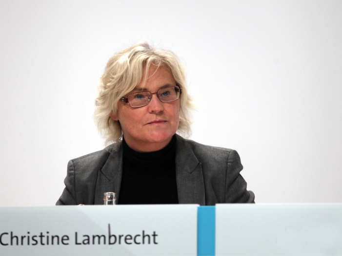 Bundesjustizministerin entschuldigt sich bei Missbrauchsopfern