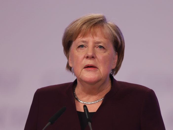 Bundeskanzlerin Merkel verfolgt Nawalnys Genesung