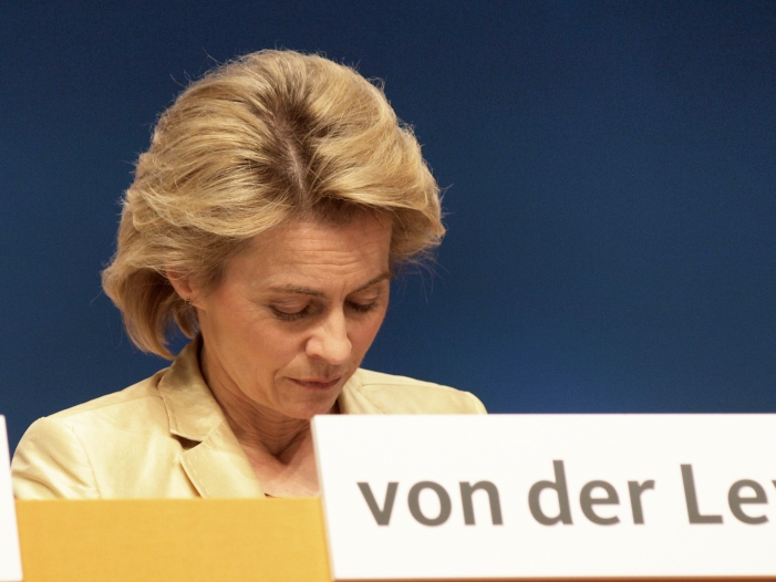 EU-Politiker Sonneborn kritisiert von der Leyen