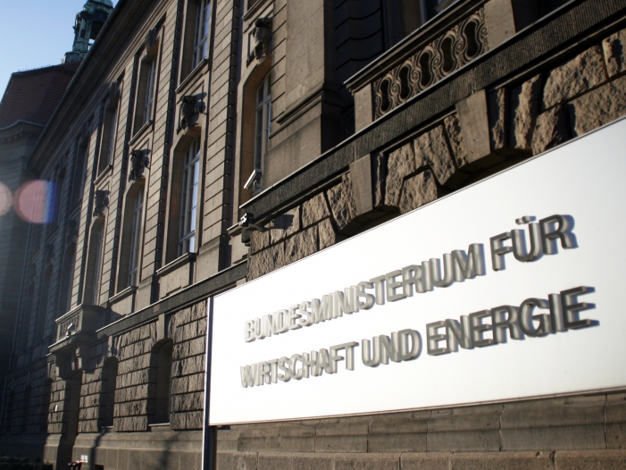 Wirtschaftsminister bereitet neue Corona-Hilfen vor
