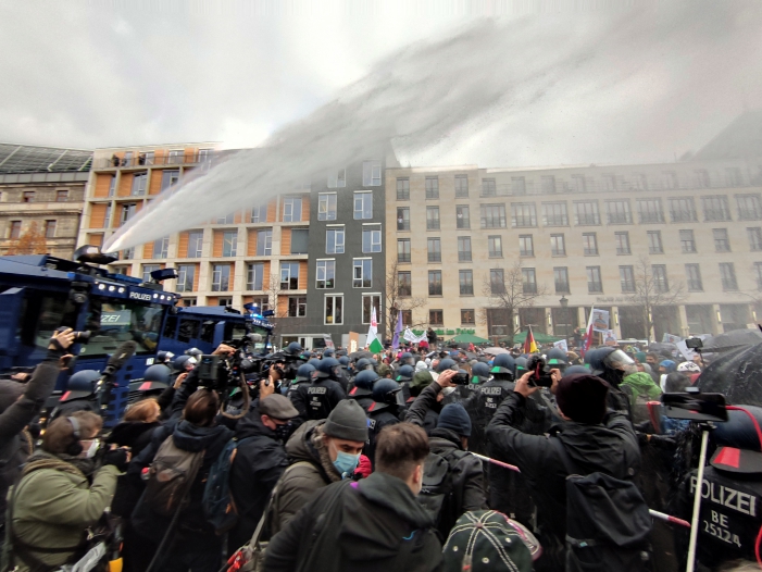 Änderung an Infektionsschutzgesetz beschlossen - Heftige Proteste Änderung an Infektionsschutzgesetz beschlossen - Heftige Proteste