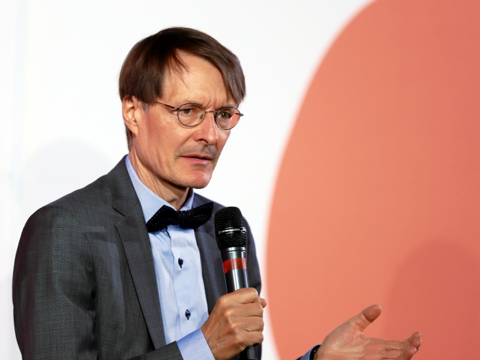 Lauterbach: "Auch Geimpfte müssen Hygieneregeln beachten" Lauterbach: "Auch Geimpfte müssen Hygieneregeln beachten"