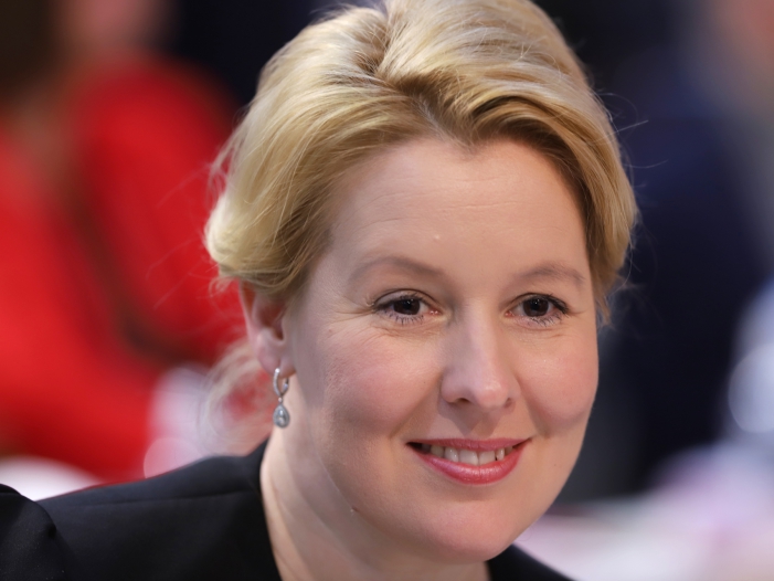 Lockdown: Giffey fordert Lösungen von Arbeitgebern für Eltern