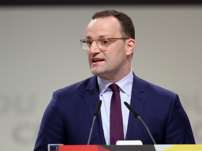 Spahn rechnet mit Massenimpfungen "spätestens im Sommer"