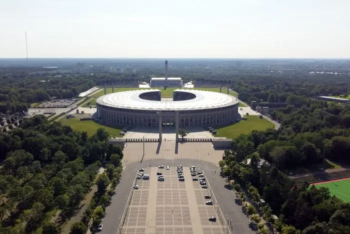 Klein bestürzt über Judenfeindlichkeit im Berliner Olympiastadion 