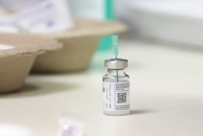 Baerbock schließt allgemeine Impfpflicht nicht aus 