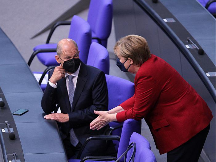 Merz: Scholz soll sich in Ukraine-Krise Rat bei Merkel holen