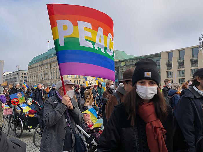 Über 100.000 Menschen bei Anti-Kriegs-Demo in Berlin