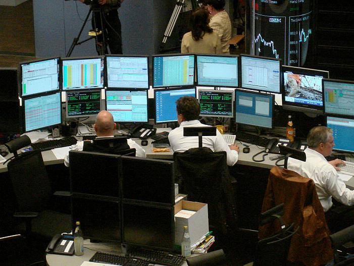 DAX startet über 13.000 Punkten