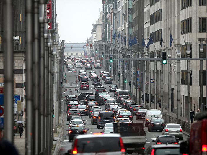 Benzin und Diesel in deutschen Nachbarländern meist günstiger