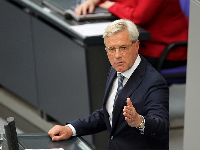 Röttgen hält Scholz-Telefonate mit Putin für "schädlich"