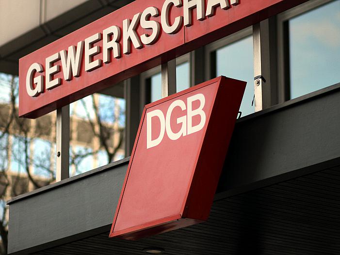 DGB fordert Anhebung des Elterngeldes